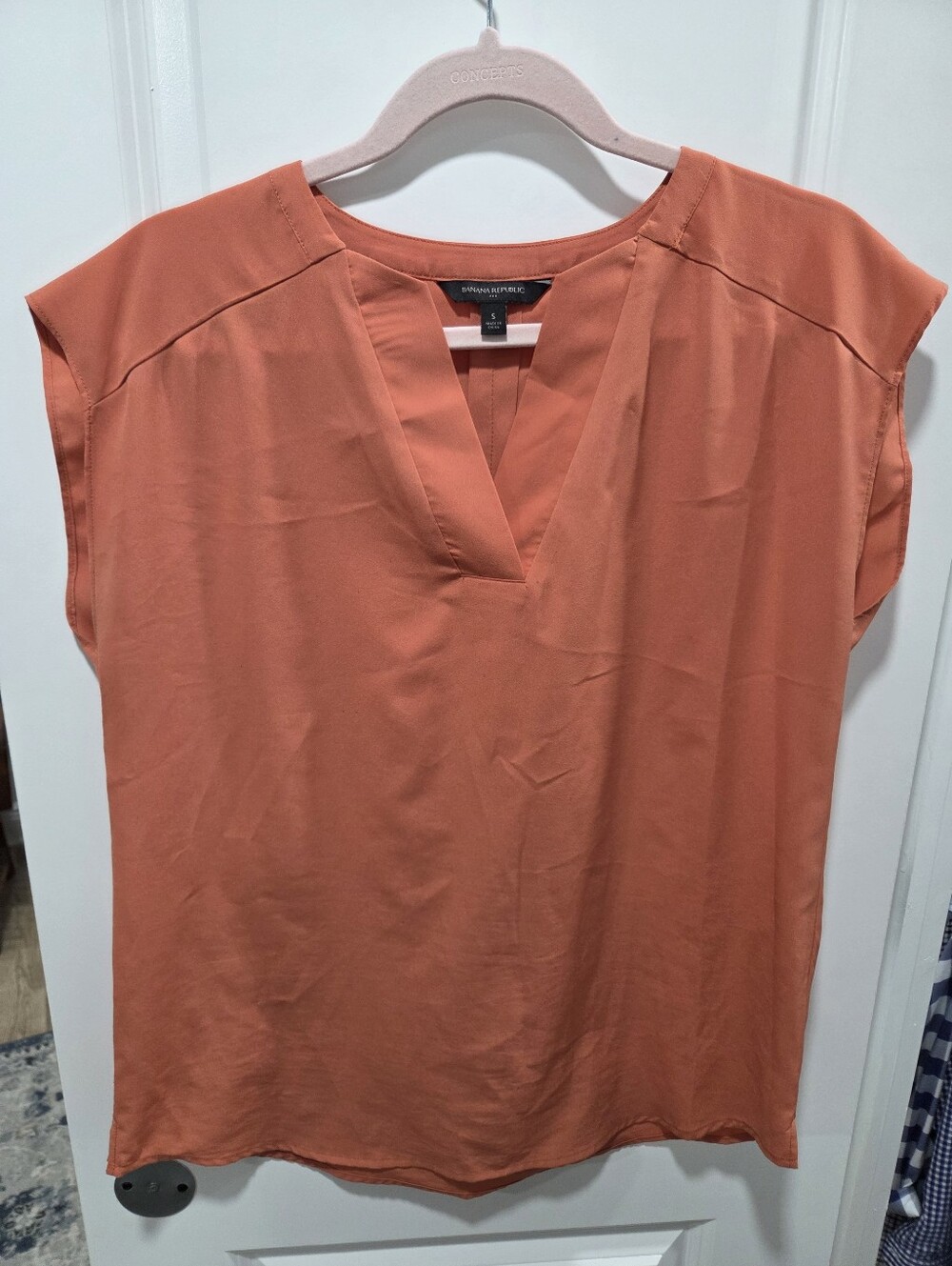 Banana Republic Coral Orange V-Neck Blouse - Size S